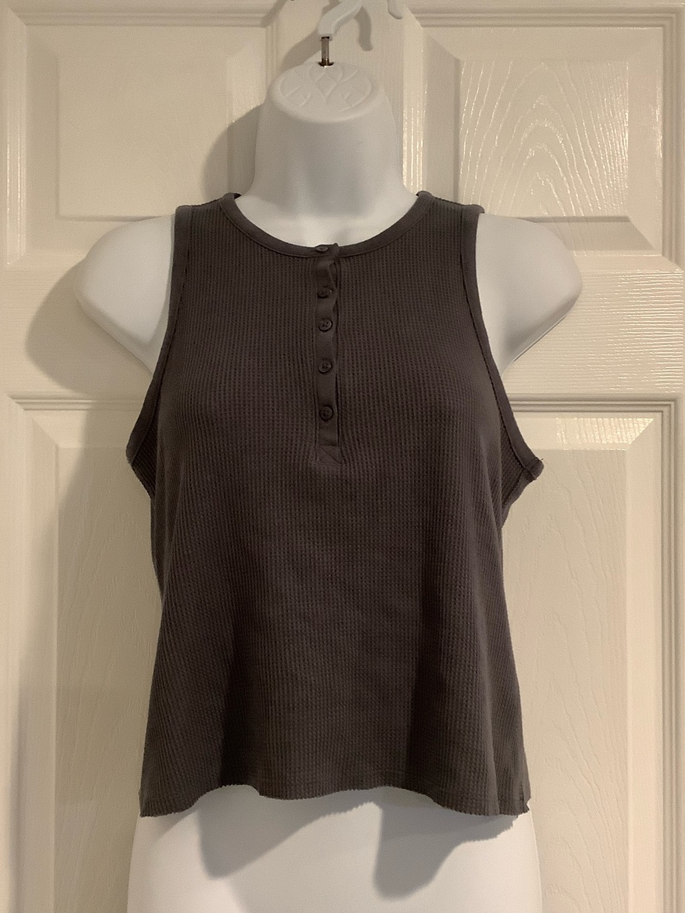 NWOT SPLENDID Gray Waffle Knit Henley Stretchy Minimalist Basic Capsule Tank Top
